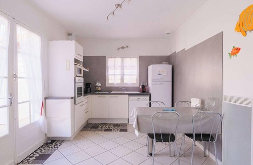 Sanguinet House | Charming 6-Person House with Garden, Terrace, and Outdoor Shower