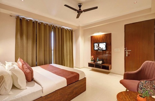 Anantapur Hotel | Charming 9-bedroom hotel with WiFi, AC in fantastic Anantapur
