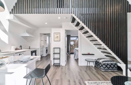 Arrowtown House | Charming A-Frame Retreat in Historic Arrowtown