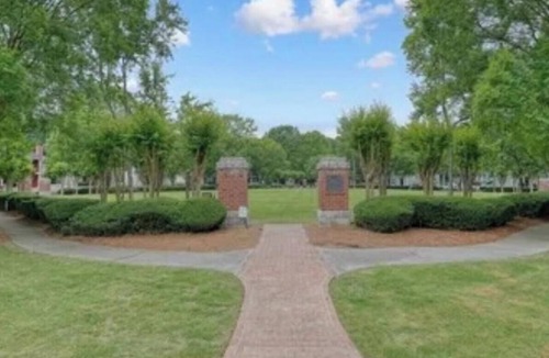 Acworth House | Charming Acworth Retreat with easy access to Food, Fun, and Family Activities!