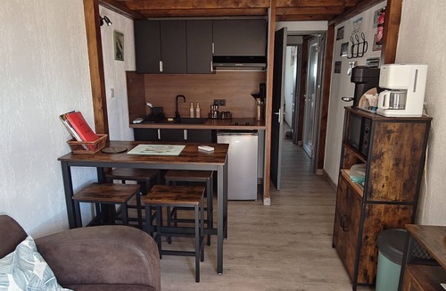 Pignans House | Charming air-conditioned gite for 2 people, pets welcome, quiet location