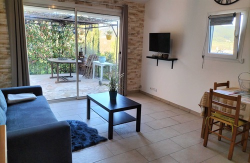 Evenos Apartment | Charming air-conditioned studio with swimming pool for 2 people