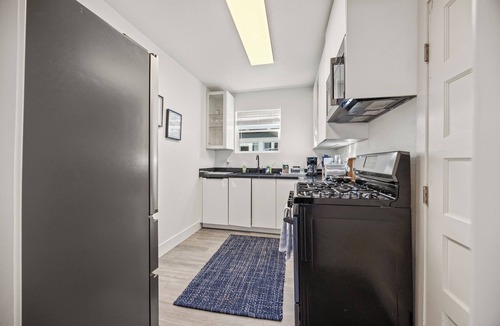 West Alameda House | Charming Alameda Retreat Cozy 2BR w/Private Yard