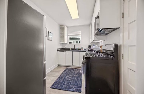 West Alameda House | Charming Alameda Retreat/Cozy 2BR w/Private Yard