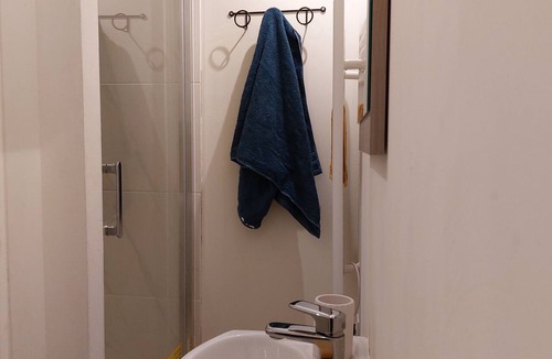 Roquemaure Apartment | Charming and bright studio apartment (Near Avignon & the vineyards)