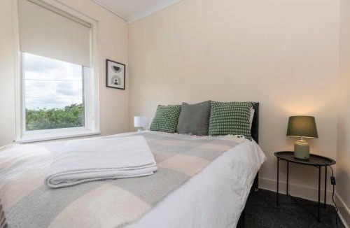 Newcastle-upon-Tyne Apartment | Charming and comfortable property by Our Home Short Stays very spacious with super fast WiFi close to the Metro Centre and Newcastle City Centre