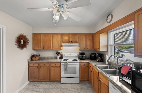 Lexington House | Charming and Conveniently Located 2-Bedroom House with AC in Lexington