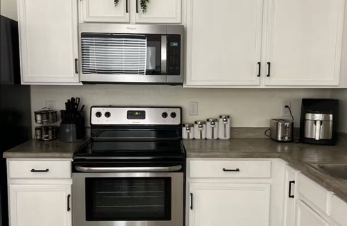 Westgate Heights House | Charming and Cozy 3 Bedroom Home