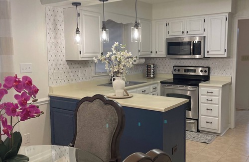 High Point House | Charming and cozy 3-bedroom house, 2 full bathrooms in High Point close to HPU
