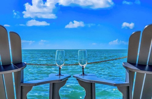Marathon Cottage | Charming and cozy Oceanfront 1 bedroom cottage in superb Marathon, with WiFi, AC