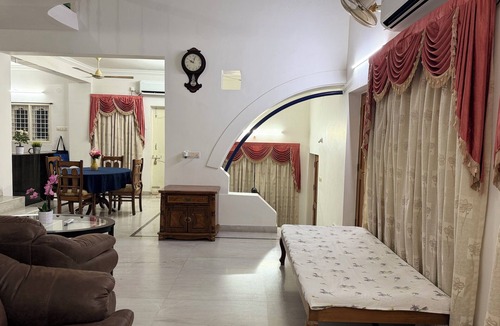 Warangal Villa | Charming and Modern 3-bedroom villa with AC, WiFi in amazing Hanamkonda