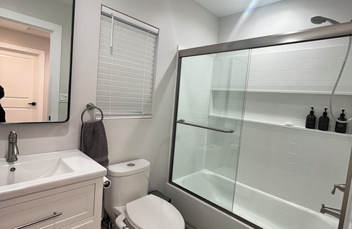 Lake Balboa House | Charming and modern 3-bed/3 bath house with all the amenities in Los Angeles.
