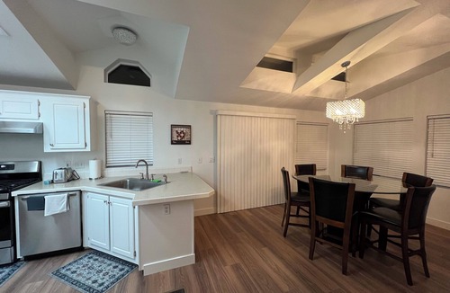 Castro Valley House | Charming and peaceful 3-bedroom house in delightful Castro Valley with VIEWS!