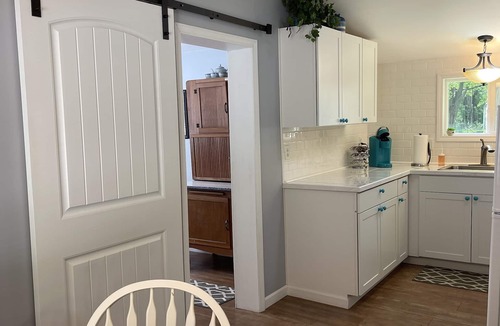 Celina House | Charming and quaint cottage that is nestled within Windy Point !
