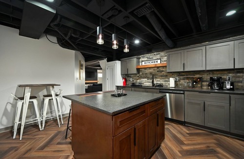 South Kansas City Apartment | Charming and spacious 1-bedroom apartment with WIFI up to 5G in welcoming KCMO