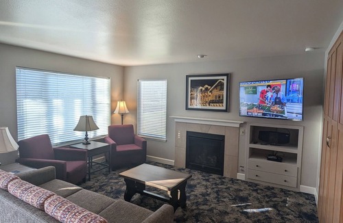 Downtown Leavenworth Condo | Charming and spacious 2-bed 2 bath condo w/full kitchen in Leavenworth, WA.