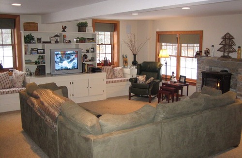Londonderry House | Charming and Spacious Vermont farmhouse SPECIAL RATES FOR 30+ DAY RENTAL