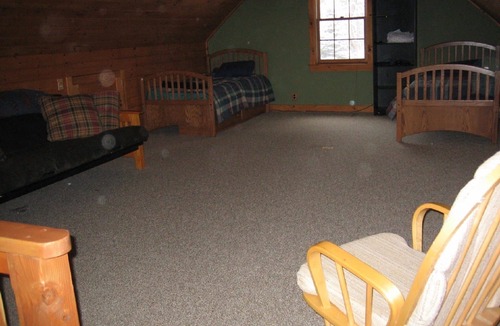 Londonderry House | Charming and Spacious Vermont farmhouse SPECIAL RATES FOR 30+ DAY RENTAL