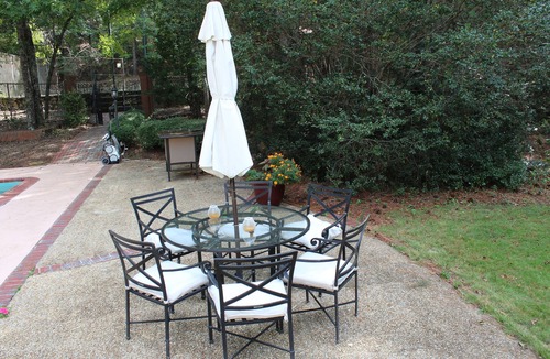 Manchester Cottage | Charming and spacious guesthouse in the lovely hills of Manchester, Georgia.