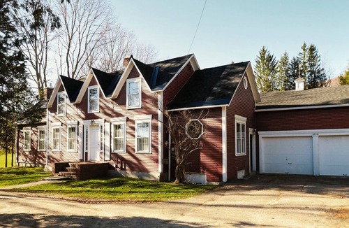 Waitsfield House | Charming and spacious 5BR located in the heart of Waitsfield. Close to amenities