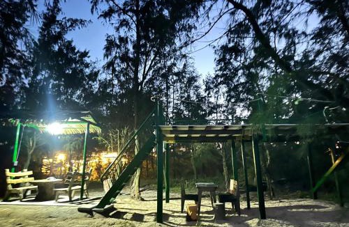 Dien Duong House | Charming and Spacious Beach Homestay 4 Rooms 1 Pool Entire Palace