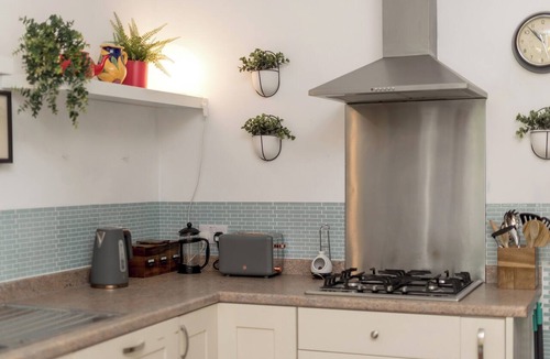 Marchmont Apartment | Charming and spacious two-bedroom apartment. Sleeps 4.