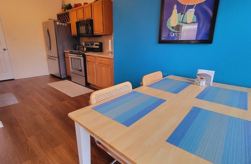 Denton Bed & Breakfast | Charming and Spacious Master Bedroom with Private Jacuzzi & Walk-In Closet