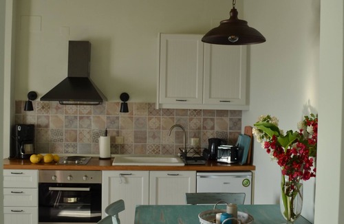 Petaleia House | Charming and traditional small stone house.
