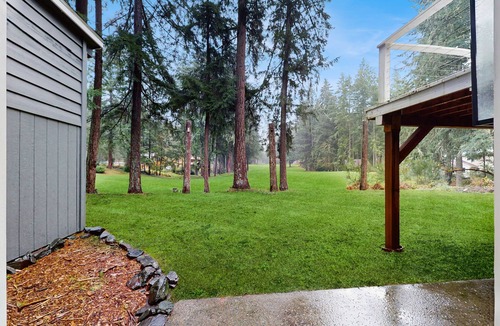 Anderson Island House | Charming Anderson Island home with fireplace, deck, family-friendly amenities