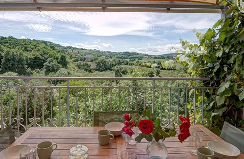 Saint-Genest-Lerpt Cottage | Charming apartment with bright terrace in St-Etienne