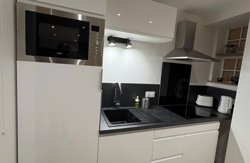 Brie-Comte-Robert Apartment | Charming apartment with terrace/garden in the center of town