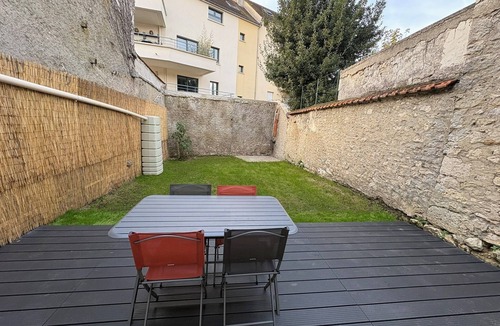 Brie-Comte-Robert Apartment | Charming apartment with terrace/garden in the center of town