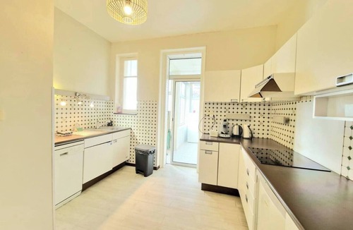 Vallieres Apartment | Charming apartment/terrace in the center of town