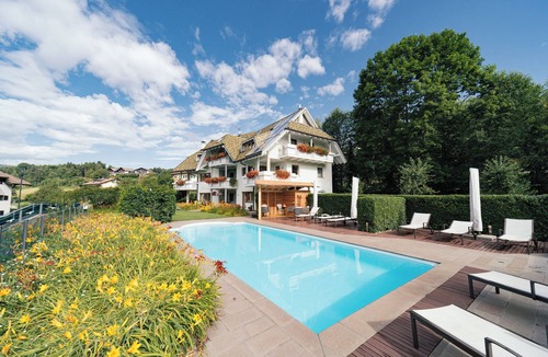 Collalbo Apartment | Charming Apartment "Steppe" in Villa Anina with Pool