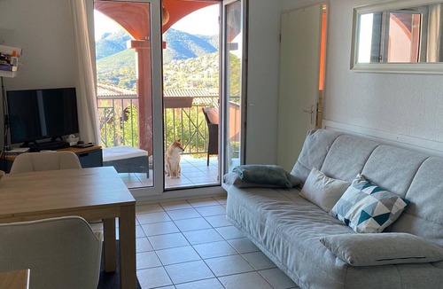Theoule-Superieur Apartment | Charming apartment for 2 persons in quiet location, sea view, communal pool