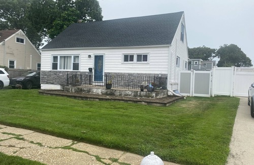 Lakeview Apartment | Charming apartment with AC in West Hempstead