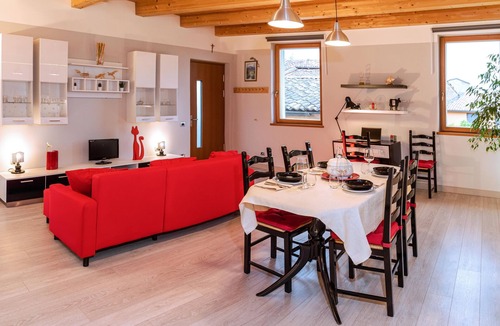 Casteldidone Apartment | Charming apartment with private parking near the Cremona Racing Circuit
