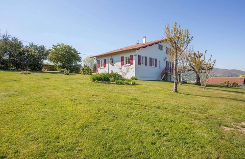 Urrugne Apartment | Charming apartment 15min from St Jean with garden