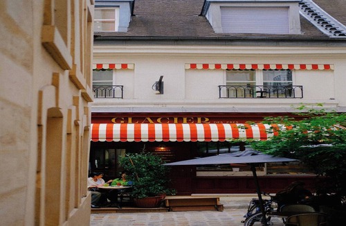 Hopital Saint-Louis Apartment | Charming apartment - 1BR/4P - Canal St Martin