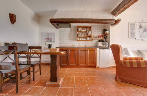 La Asomada Apartment | Charming Apartment "2" with Terrace, Community Pool & Wi-Fi
