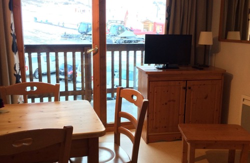 Termignon Apartment | Charming apartment at the foot of the slopes clear view on slopes and mountains
