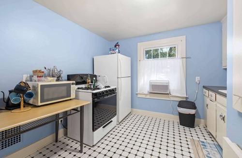 Fort Wayne Apartment | Charming Apartment by Lakeside Park | Garden Views