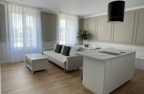 Dieppe Apartment | Charming apartment close to town center, port, beach and train station.