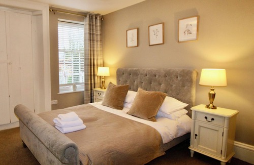 Basingstoke Apartment | Charming apartment with courtyard garden