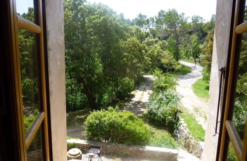 Le Thoronet Cottage | Charming apartment in a Provencal country house, private beach, riverside