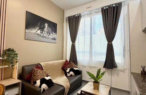 Croulebarbe Apartment | Charming Apartment in Paris Center Metro 6 Glacière & M7 Les Gobelins