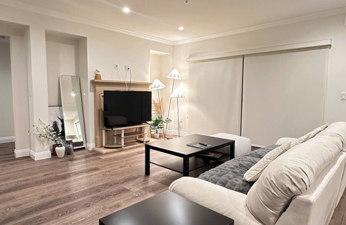 Lamanda Park Apartment | Charming apartment in beautiful Pasadena