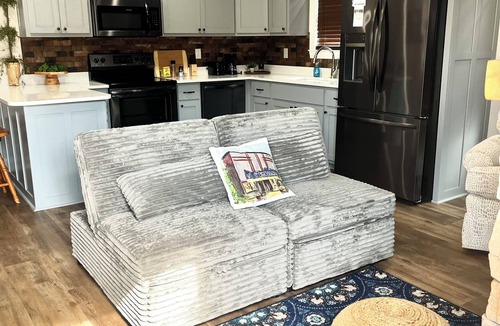 Savannah Apartment | Charming apartment in Savannah! Conveniently located near downtown!