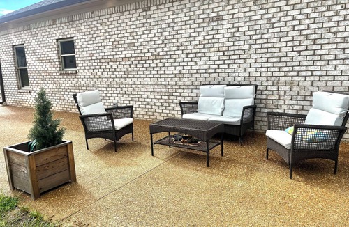 Savannah Apartment | Charming apartment in Savannah! Conveniently located near downtown!