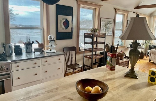 Thomaston Apartment | Charming Apartment in Thomaston with Water Views
